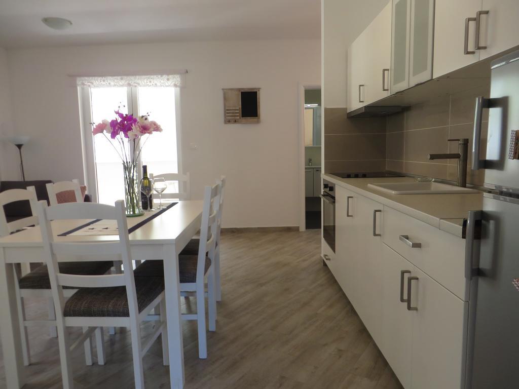 Apartments Karaba Pakoštane Buitenkant foto