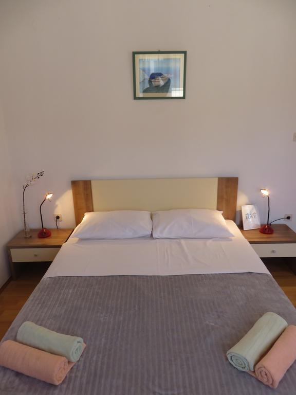 Apartments Karaba Pakoštane Buitenkant foto