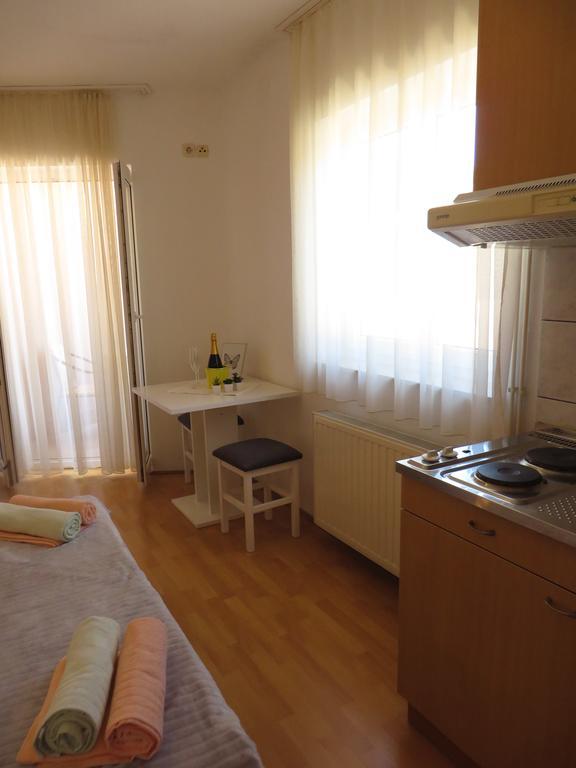 Apartments Karaba Pakoštane Buitenkant foto