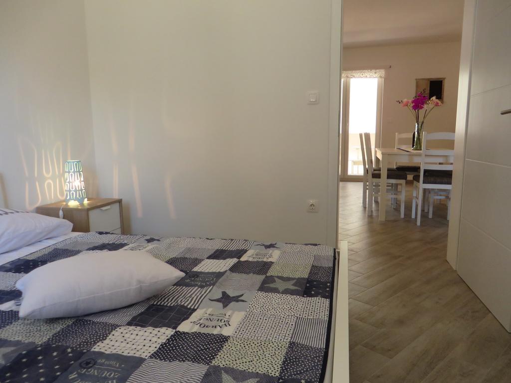 Apartments Karaba Pakoštane Buitenkant foto