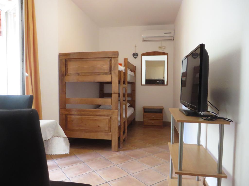 Apartments Karaba Pakoštane Buitenkant foto